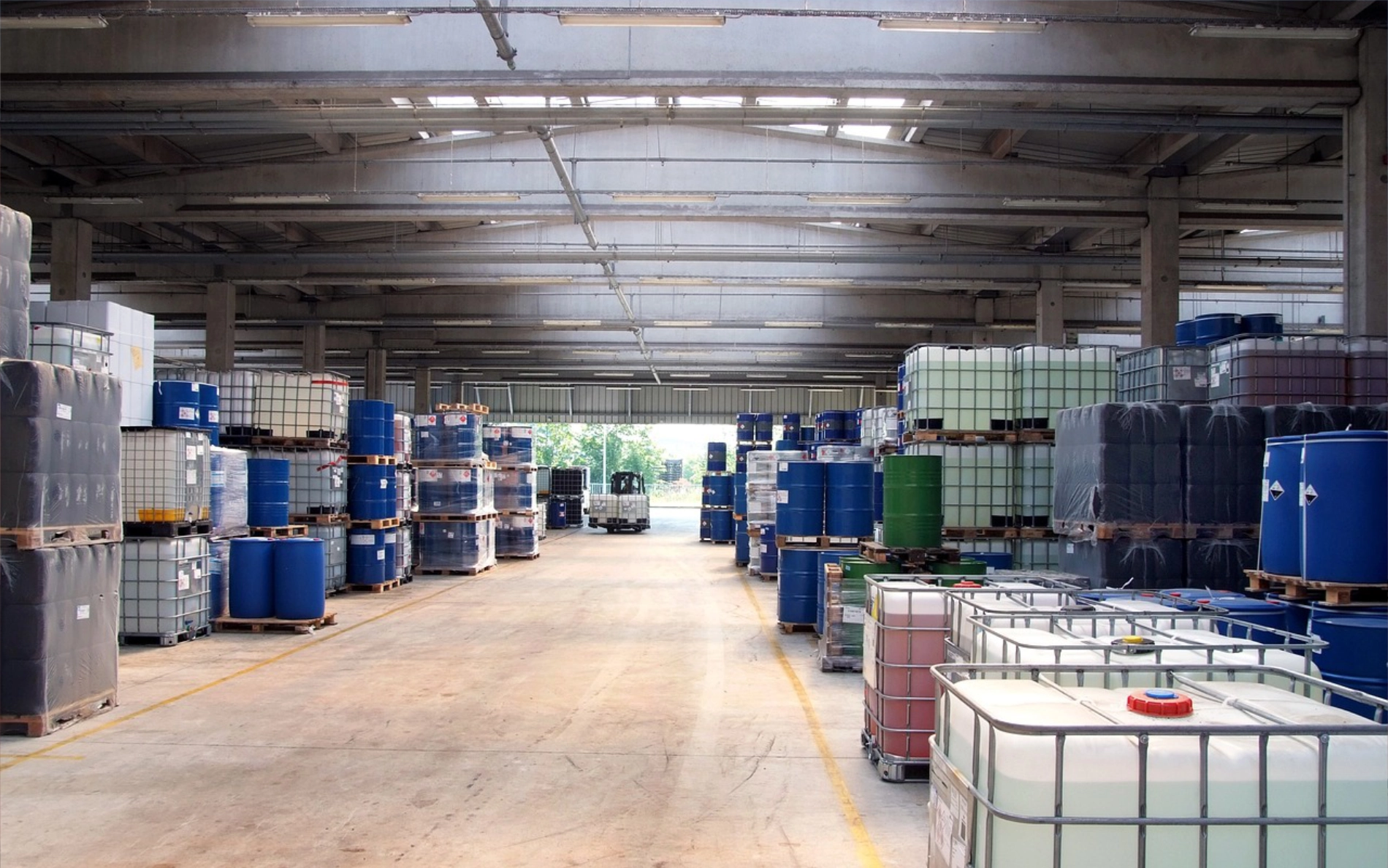 Reinigen van opslagtanks, verpakkingen, voertuigen of containers voor gevaarlijke stoffen