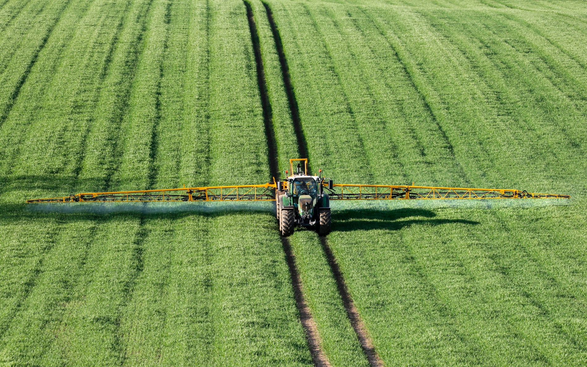 Op of in de bodem brengen van meststoffen