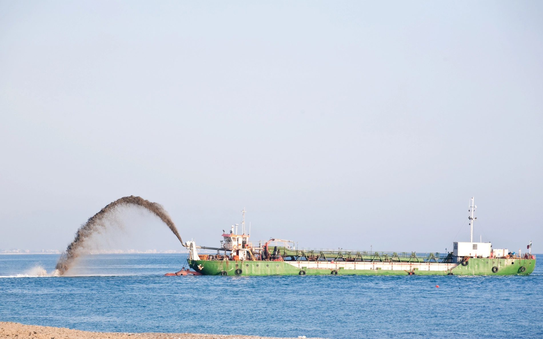 Opslaan, zeven, ontwateren en samenvoegen van grond of baggerspecie