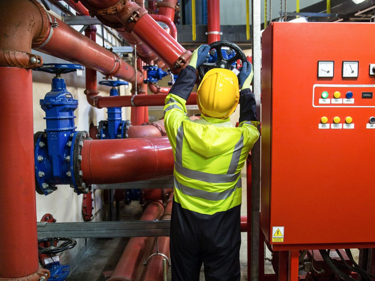 Inspectie industriële installatie voor milieuvergunning en compliance