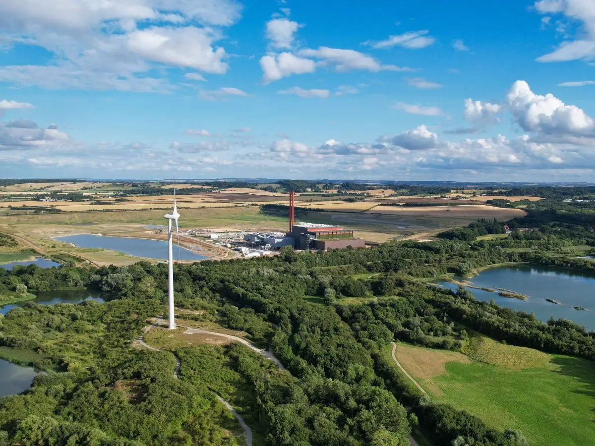 Luchtfoto van natuurgebied en industrie in relatie tot het nieuwe stikstofpakket
